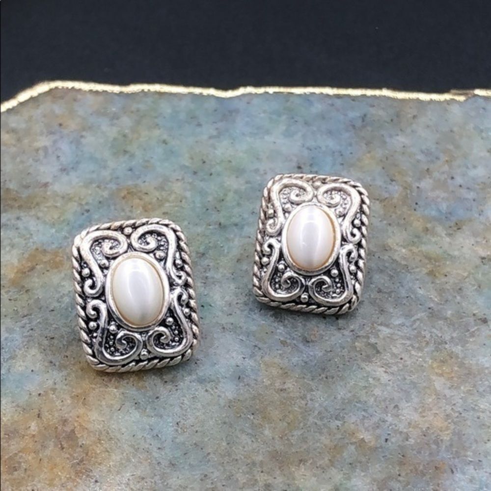 Roman Vintage Stud Earrings
